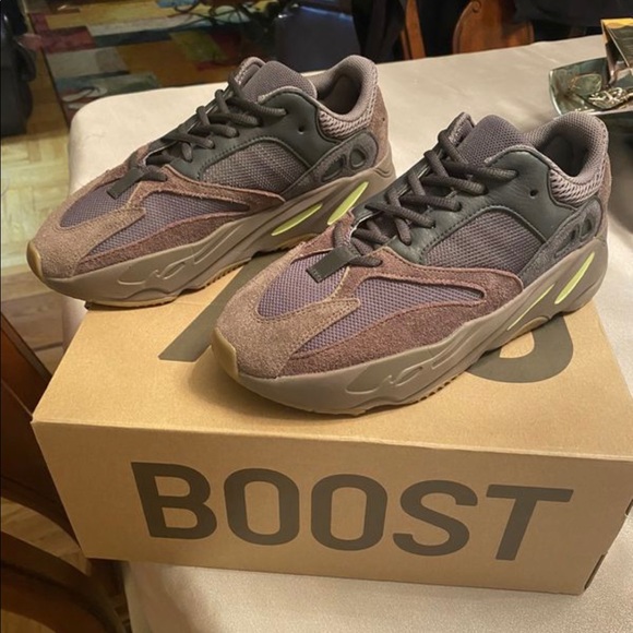 Yeezy Boost 700 ‘Mauve’ Size 8.5 - Picture 1 of 4